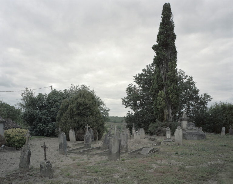 Olivier Riquet - Ruins II - Cimetière de l'église d'Auzac, Grignols, Gironde, France